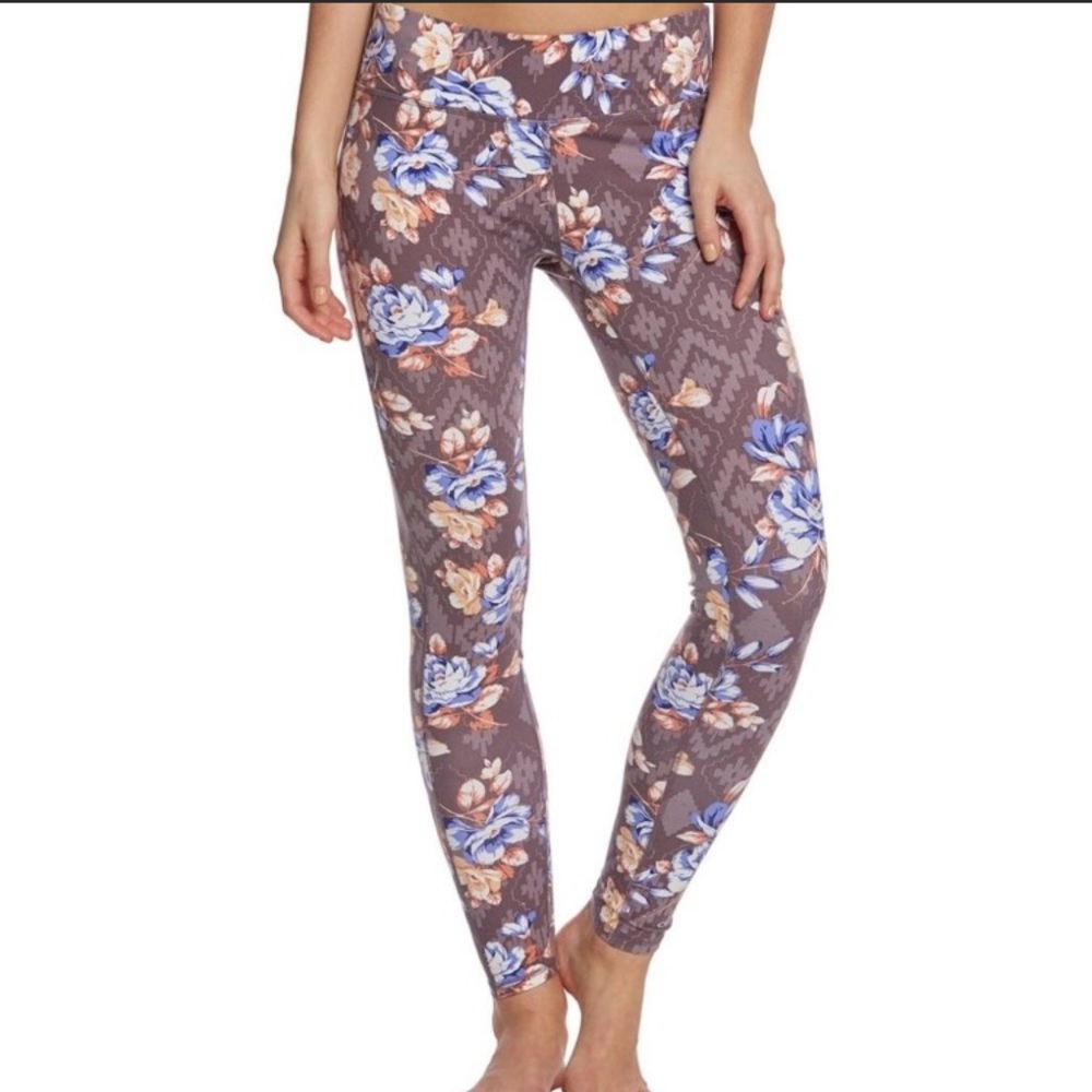 O’Neill Floral Tribal Print Leggings 🌺